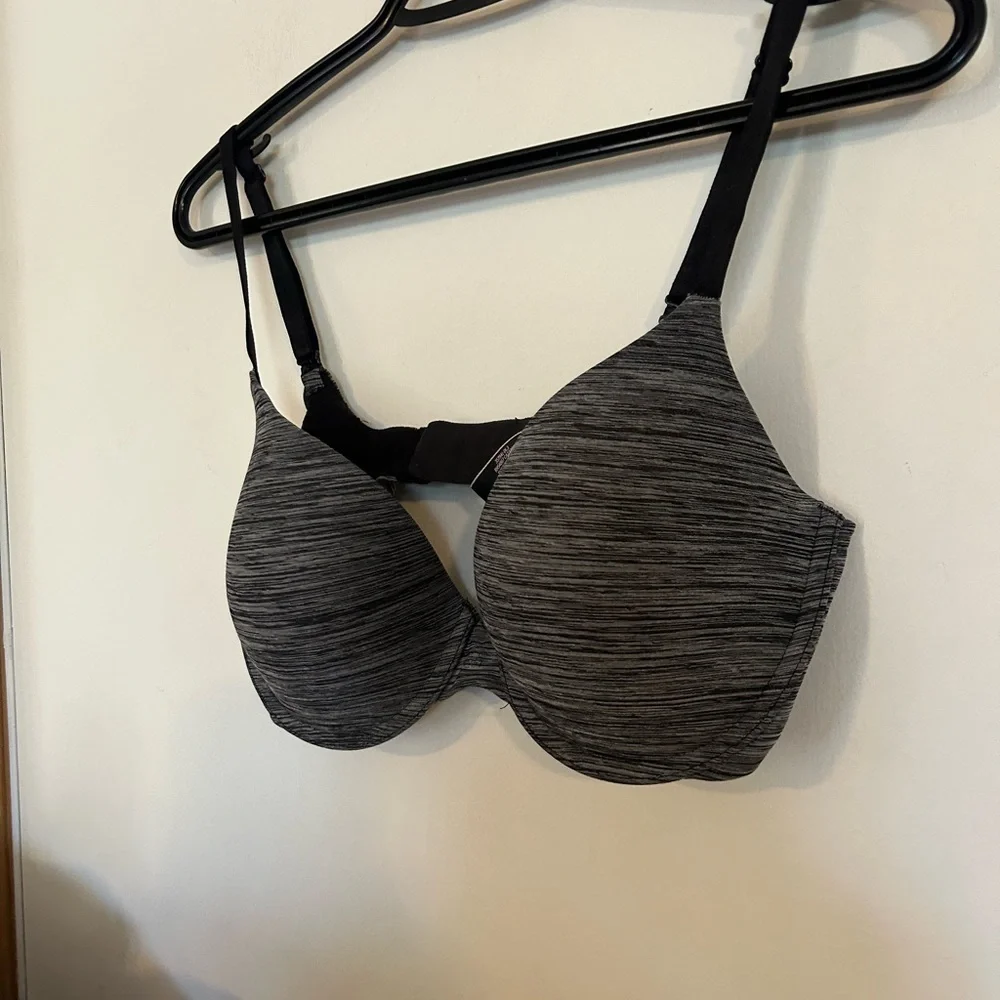 Victoria’s Secret 36D Semi Uplift Bra Grey/Black